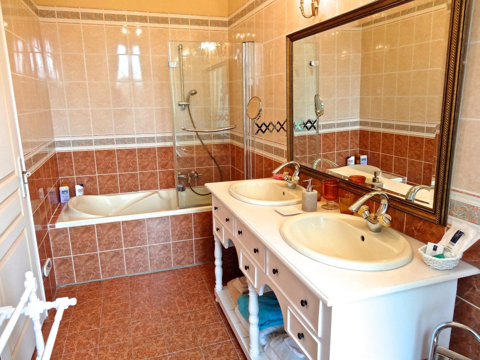 ชาโต เล วัลเล Bed & Breakfast Tournon-Saint-Pierre ภายนอก รูปภาพ