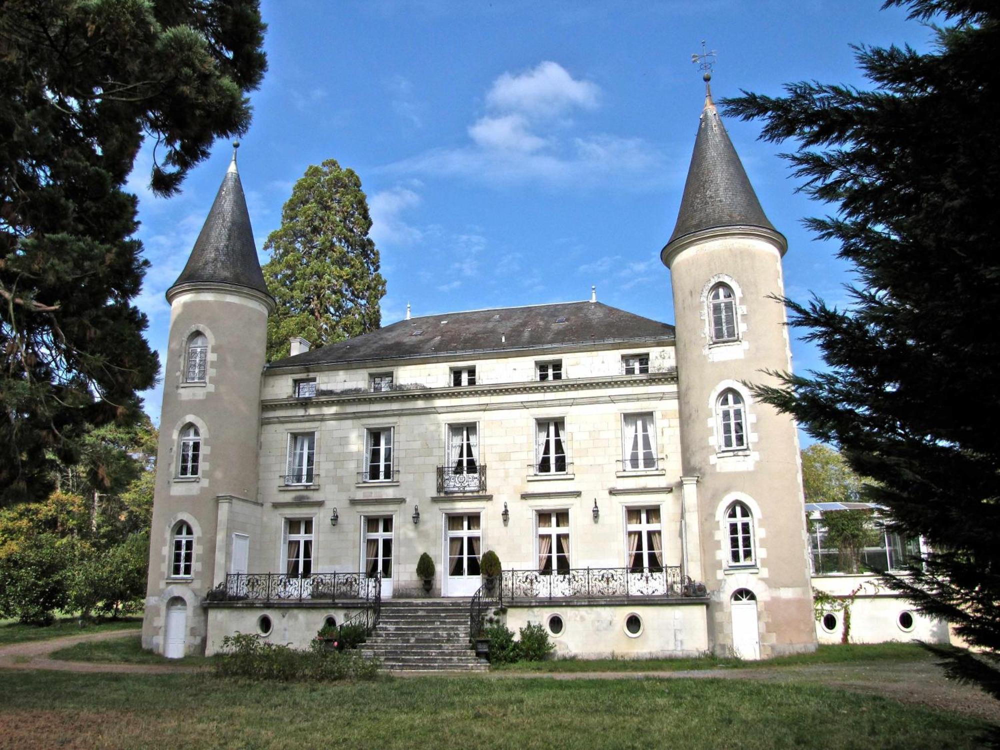 ชาโต เล วัลเล Bed & Breakfast Tournon-Saint-Pierre ภายนอก รูปภาพ