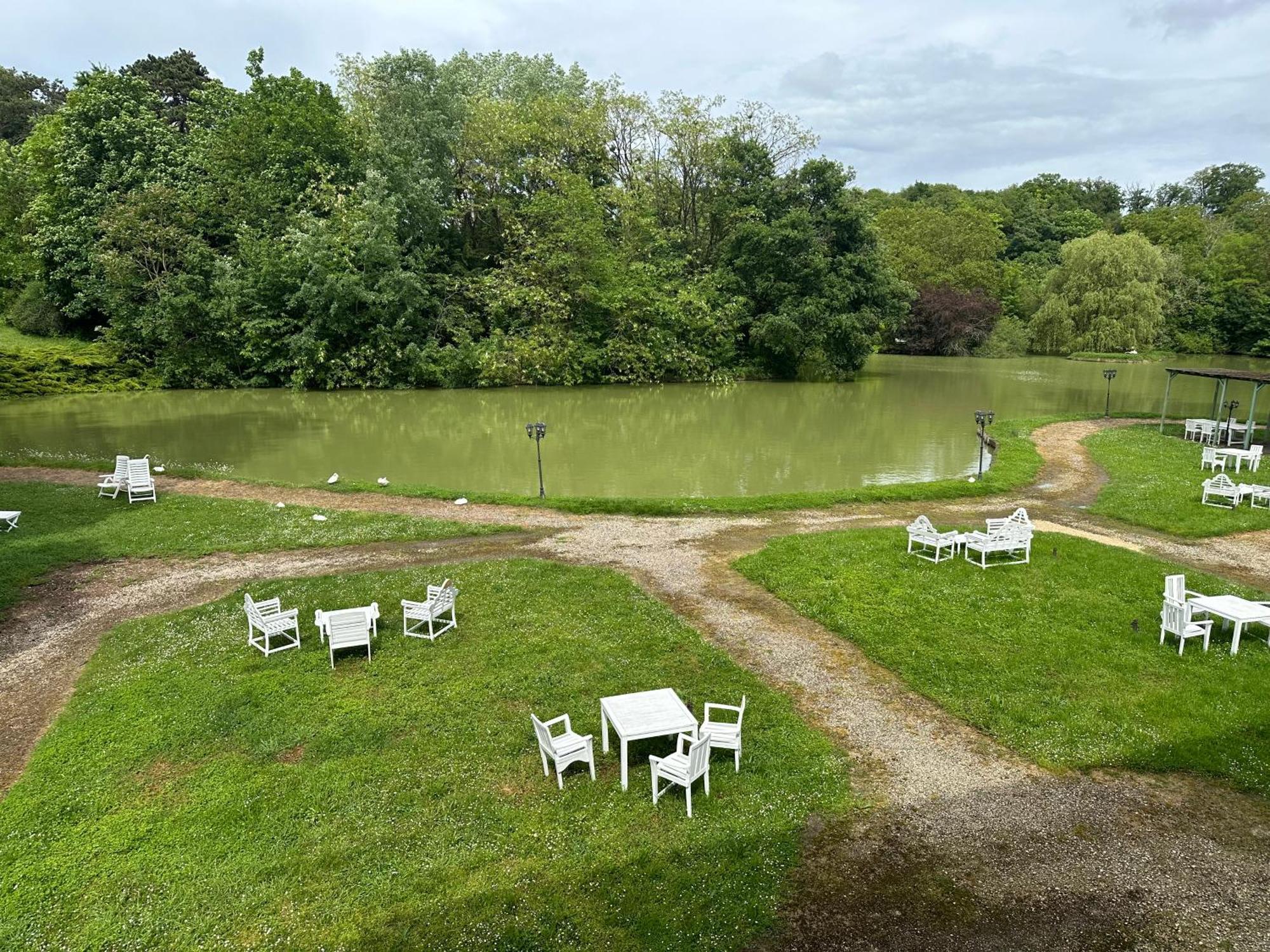 ชาโต เล วัลเล Bed & Breakfast Tournon-Saint-Pierre ภายนอก รูปภาพ