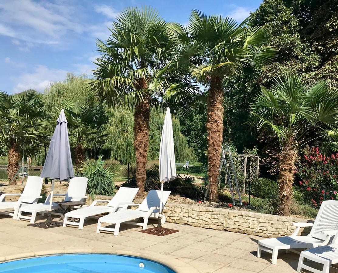 ชาโต เล วัลเล Bed & Breakfast Tournon-Saint-Pierre ภายนอก รูปภาพ