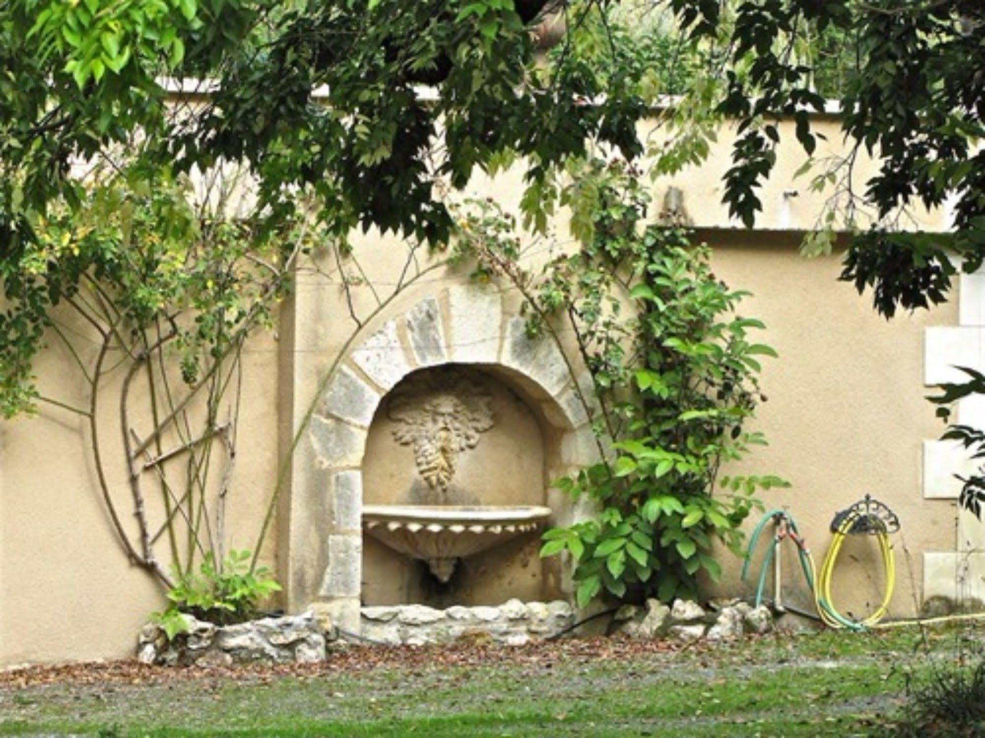 ชาโต เล วัลเล Bed & Breakfast Tournon-Saint-Pierre ภายนอก รูปภาพ