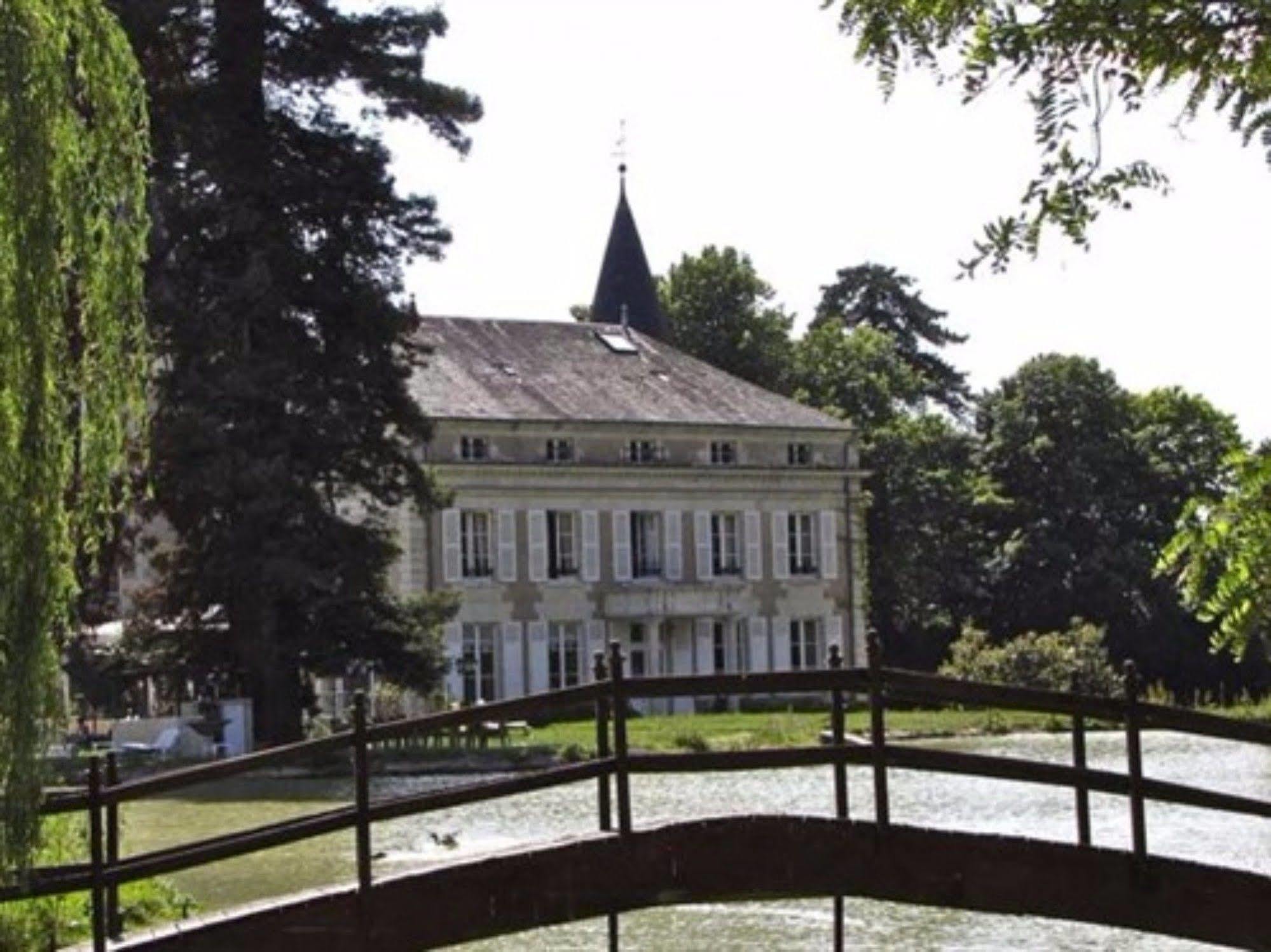 ชาโต เล วัลเล Bed & Breakfast Tournon-Saint-Pierre ภายนอก รูปภาพ