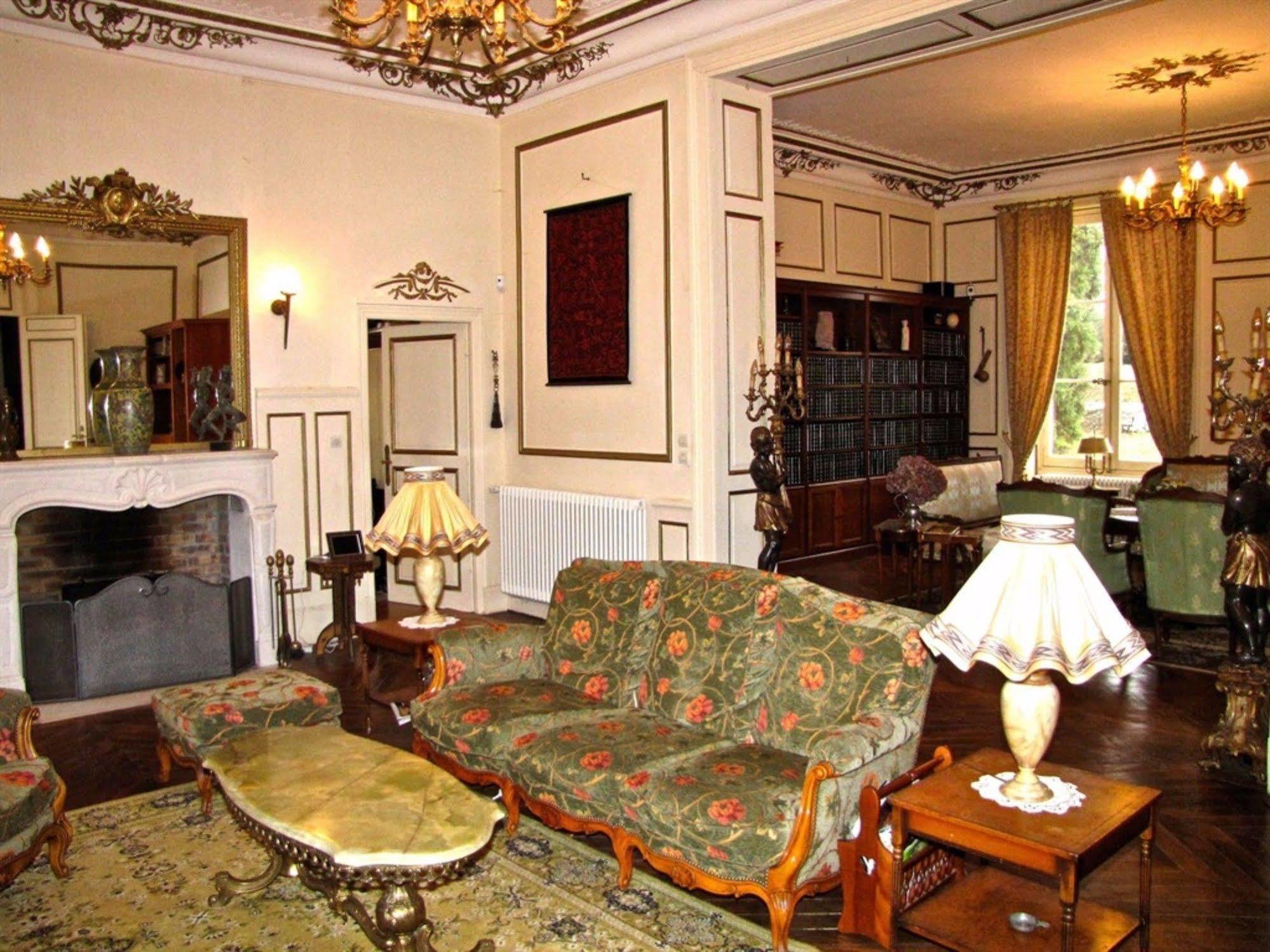 ชาโต เล วัลเล Bed & Breakfast Tournon-Saint-Pierre ภายนอก รูปภาพ