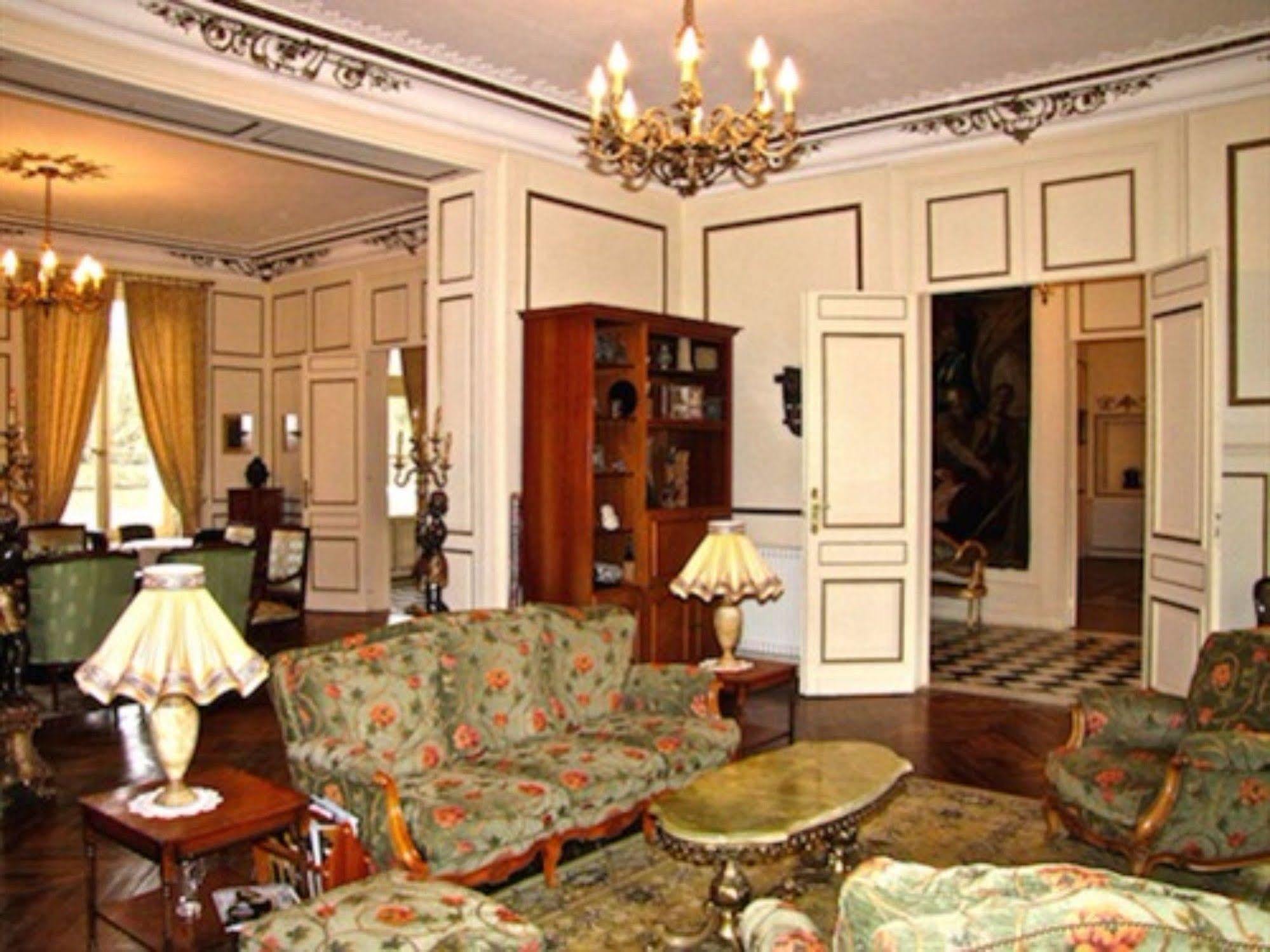 ชาโต เล วัลเล Bed & Breakfast Tournon-Saint-Pierre ภายนอก รูปภาพ