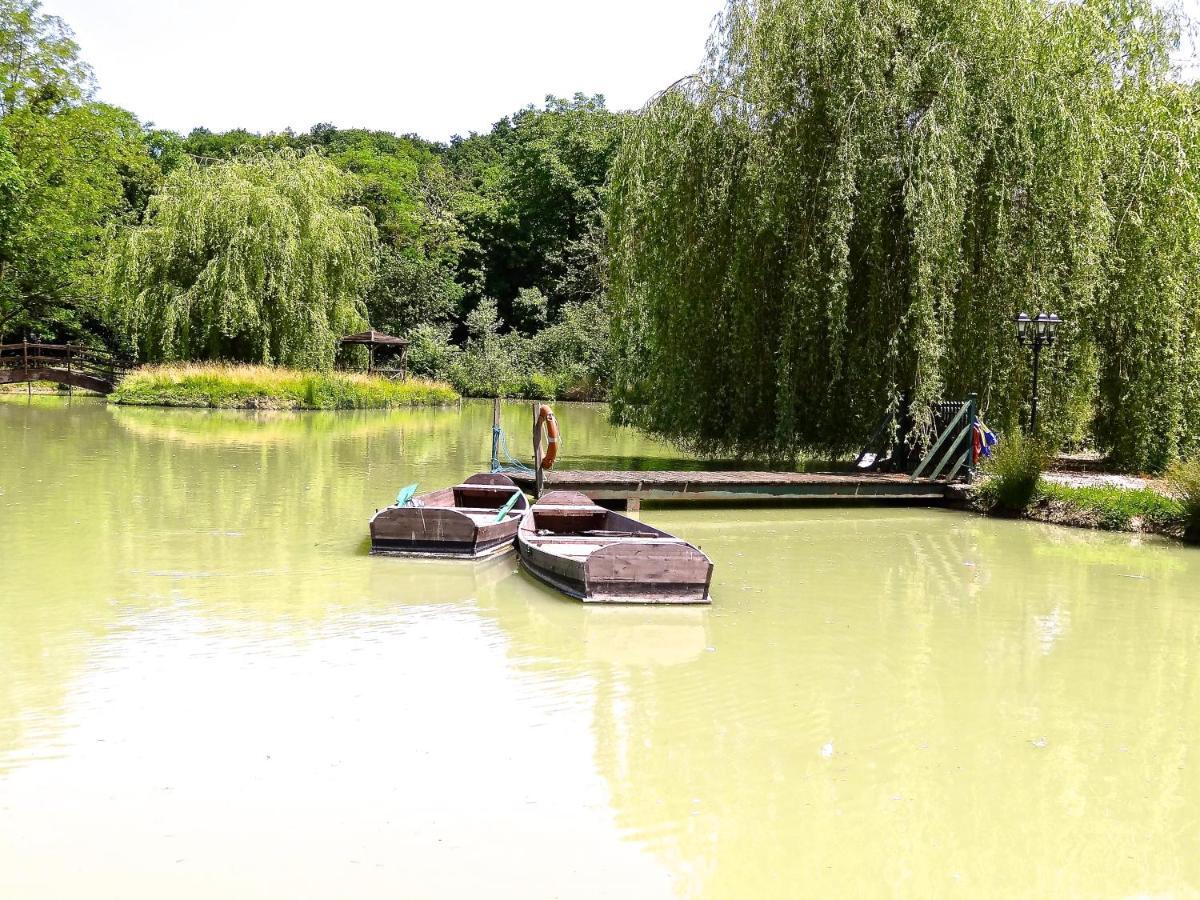ชาโต เล วัลเล Bed & Breakfast Tournon-Saint-Pierre ภายนอก รูปภาพ